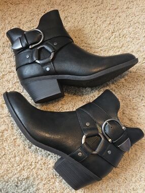 FRYE AND CO. Black Buckle Strap Ankle Booties Size 7.5